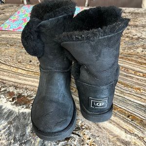 Black Ugg Boots. Flaws.